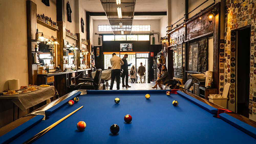 Desplazate hacia abajo y descubre una barber&iacute;a diferente.